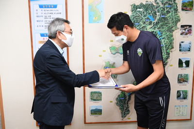 전북현대축구선수이웃돕기성금전달식(7).JPG