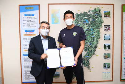 전북현대축구선수이웃돕기성금전달식(8).JPG