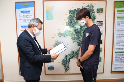 전북현대축구선수이웃돕기성금전달식(9).JPG