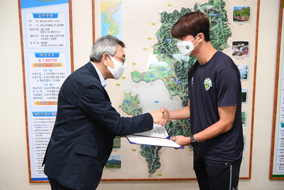 전북현대축구선수이웃돕기성금전달식(11).JPG