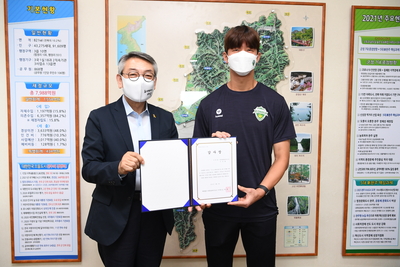 전북현대축구선수이웃돕기성금전달식(12).JPG