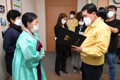 전국성인문해교육시화전상장수여식(3).JPG