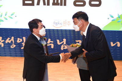 박성일완주군수퇴임식(102).JPG