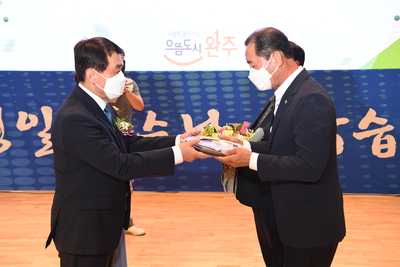 박성일완주군수퇴임식(107).JPG