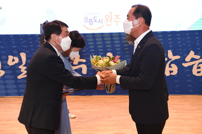 박성일완주군수퇴임식(108).JPG
