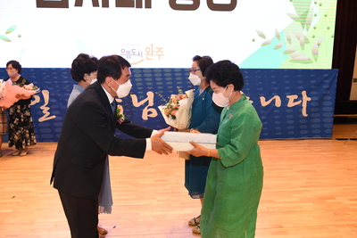 박성일완주군수퇴임식(124).JPG