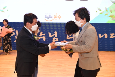 박성일완주군수퇴임식(133).JPG