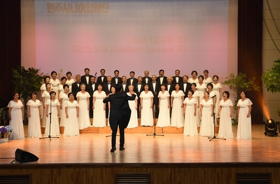 완주시니어합창단연주회(67).JPG