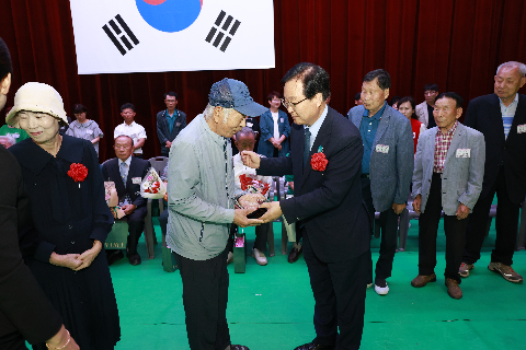 효도대상 시상 및 어르신 위안행사 (62).JPG