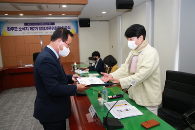 완주군정소식지제2기발행자문위원회위촉식(13).JPG