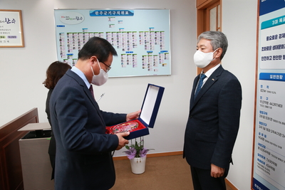 지방재정확충기여자감사패수여(3).JPG