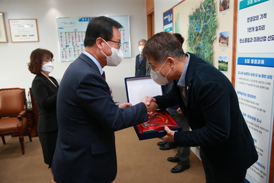 지방재정확충기여자감사패수여(18).JPG