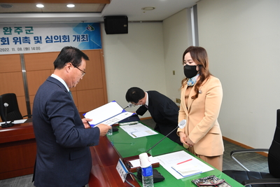 완주군계약심의위원회위촉및심의회(4).JPG