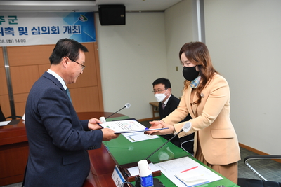 완주군계약심의위원회위촉및심의회(5).JPG