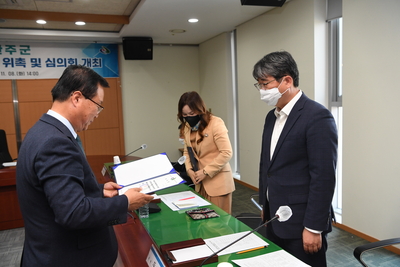 완주군계약심의위원회위촉및심의회(7).JPG