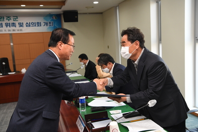 완주군계약심의위원회위촉및심의회(12).JPG