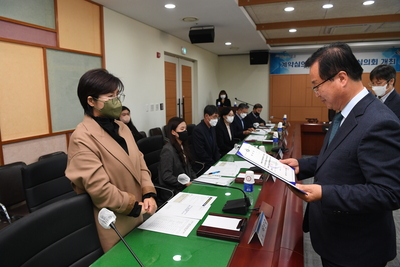 완주군계약심의위원회위촉및심의회(19).JPG
