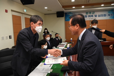 완주군계약심의위원회위촉및심의회(27).JPG