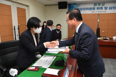 완주군계약심의위원회위촉및심의회(30).JPG