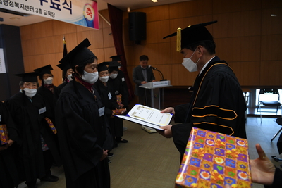 노인대학수료식(35).JPG