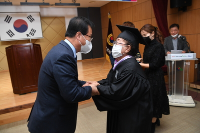 노인대학수료식(92).JPG