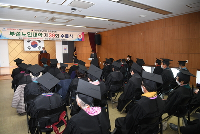 노인대학수료식(100).JPG
