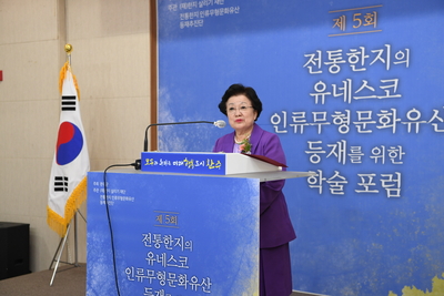 전통한지유네스코등재를위한학술포럼단체사진(8).JPG