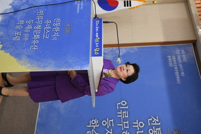 전통한지유네스코등재를위한학술포럼단체사진(9).JPG