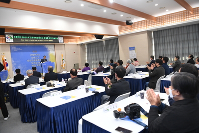 전통한지유네스코등재를위한학술포럼단체사진(22).JPG