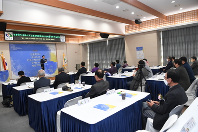 전통한지유네스코등재를위한학술포럼단체사진(23).JPG