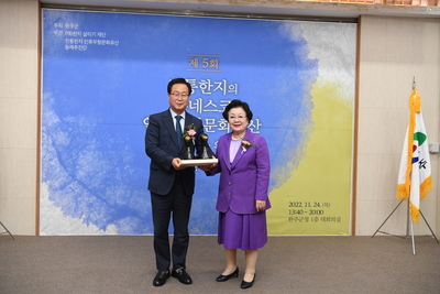 전통한지유네스코등재를위한학술포럼단체사진(33).JPG