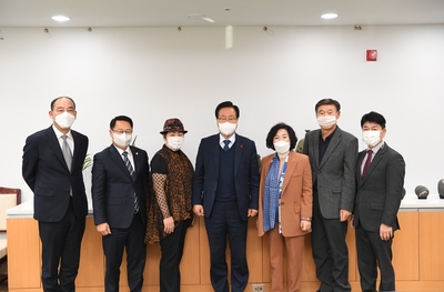 완주문화재단인사위원위촉식(24).JPG