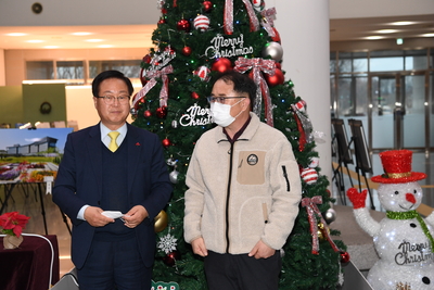 군청로비크리스마스트리점등식(10).JPG