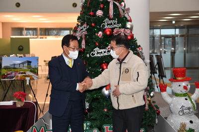 군청로비크리스마스트리점등식(13).JPG