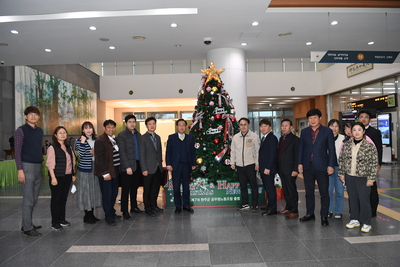 군청로비크리스마스트리점등식(14).JPG