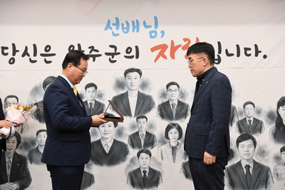 하반기퇴직공무원퇴임식(8).JPG