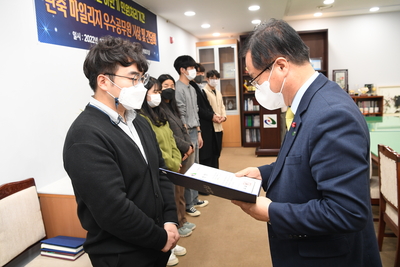 민원처리기간단축마일리지우수공무원표창수여식(6).JPG