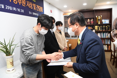 민원처리기간단축마일리지우수공무원표창수여식(20).JPG