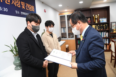민원처리기간단축마일리지우수공무원표창수여식(22).JPG