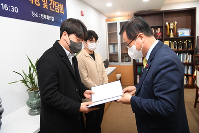 민원처리기간단축마일리지우수공무원표창수여식(23).JPG
