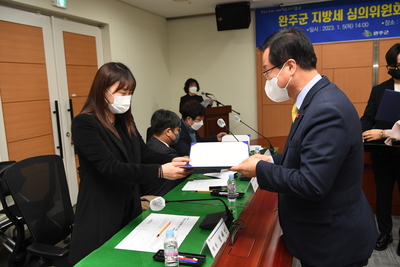지방세심의위원위촉식및안건심의(17).JPG