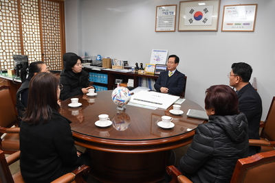 딸기연구회바자회수익금전달식(3).JPG