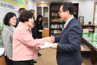 완주군기부심사위원회위원위촉식(5).JPG