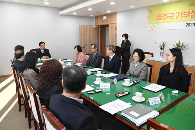 완주군기부심사위원회위원위촉식(24).JPG