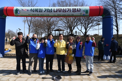 식목일나무심기행사(26).JPG