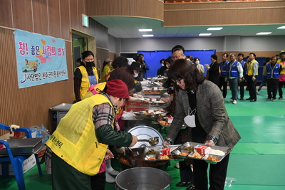 완주군자원봉사센터사랑의밥차배식(1).JPG