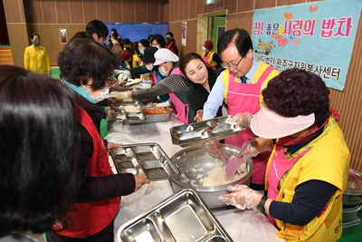 완주군자원봉사센터사랑의밥차배식(26).JPG