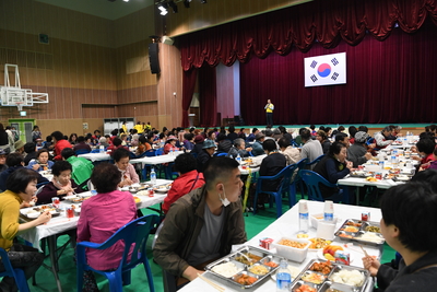 완주군자원봉사센터사랑의밥차배식(33).JPG