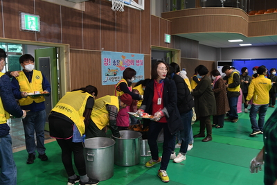 완주군자원봉사센터사랑의밥차배식(36).JPG
