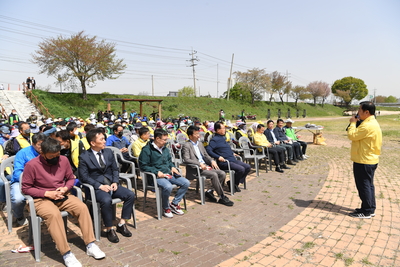 봉동읍만경강둔치내꽃씨뿌리기행사(11).JPG